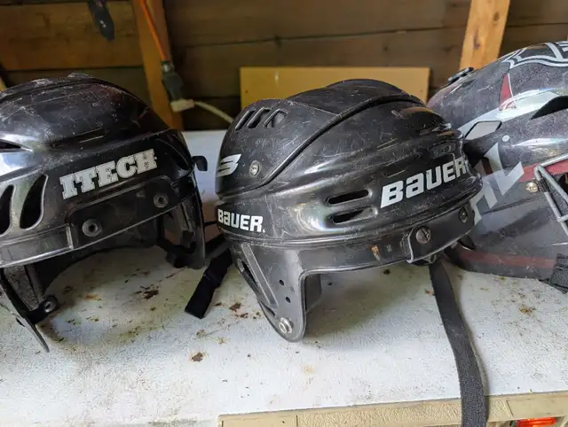 hockey helmet  in Hockey in Hamilton - Image 3