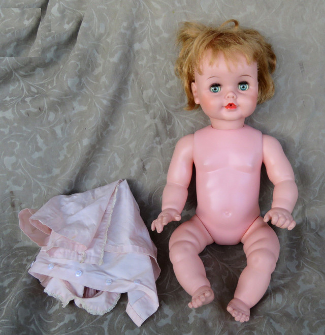 1960 DEE CEE MATTEL CANADA MOON BABY LARGE 22" DOLL SLEEP EYES in Toys & Games in City of Toronto - Image 4