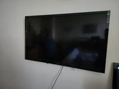 46" LCD TV insignia, View more