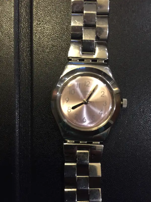 Womens Watch in Jewellery & Watches in City of Montréal - Image 4