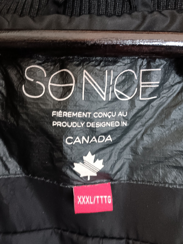 Manteau xxx fait au Canada dans Femmes - Hauts et vêtements d'extérieur  à Saguenay