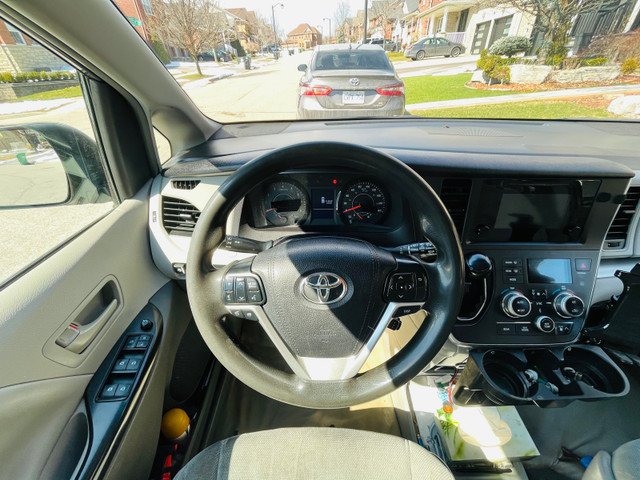 Toyota minivan  in Cars & Trucks in Mississauga / Peel Region