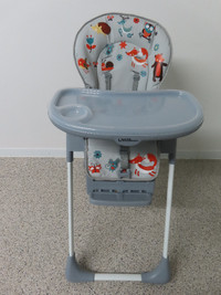Chaise haute et parc / High chair and playpen