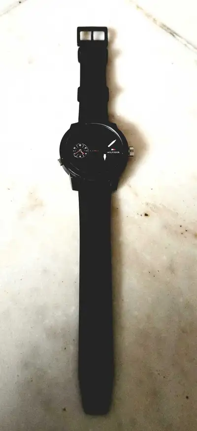 Tommy Hilfiger Minimalist Black Analog Watch available for sale - Sleek all-black - clean, modern di...