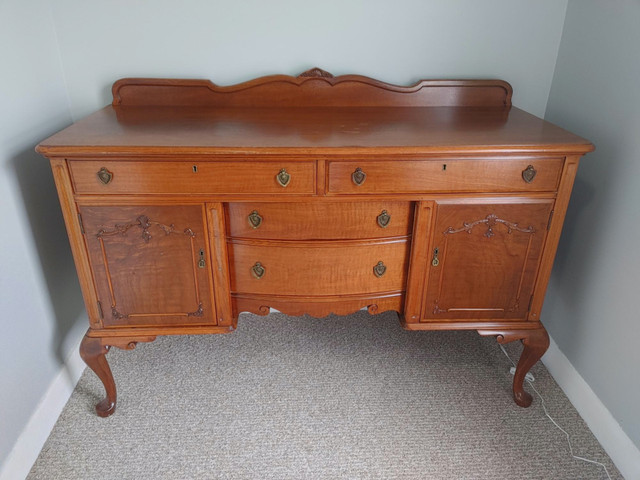 Buffet cabinet, excellent condition, solid wood! in Dining Tables & Sets in Annapolis Valley
