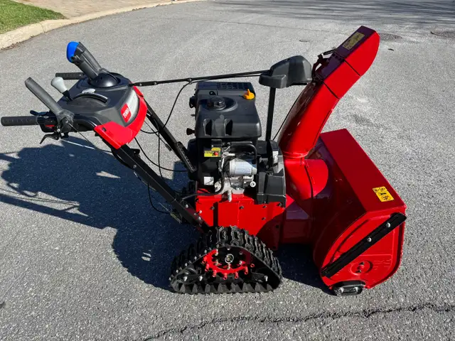 Toro 14/28 Commercial TRX HD Snowblower Souffleuse a Neige in Snowblowers in City of Montréal - Image 6