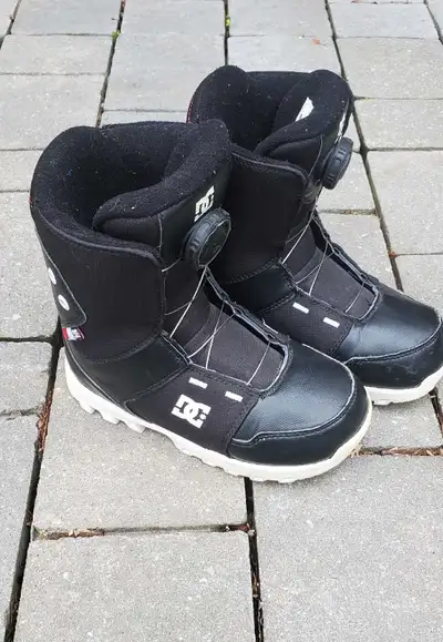 DC BOA Snowboard Boots youth Size 4, View more