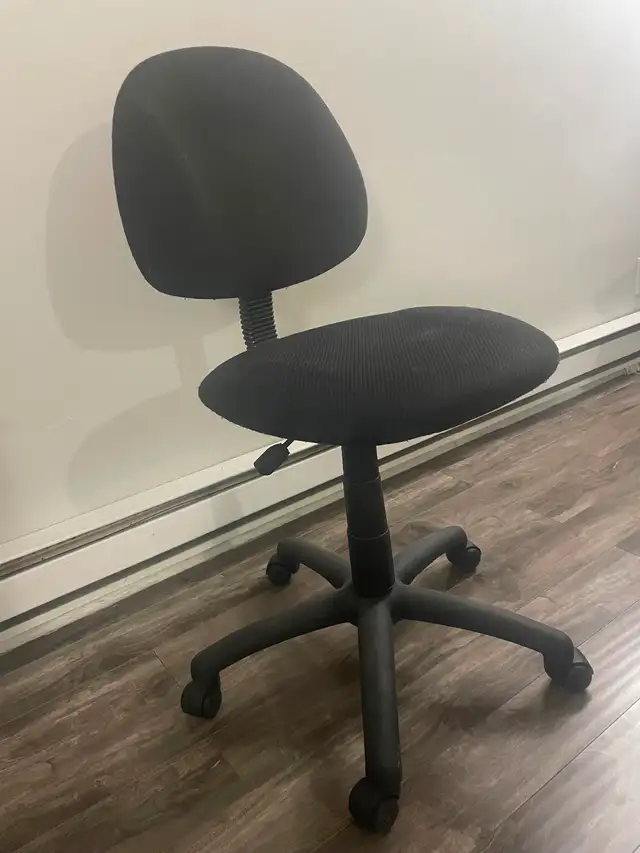Office Chair in Chairs & Recliners in Windsor Region - Image 2