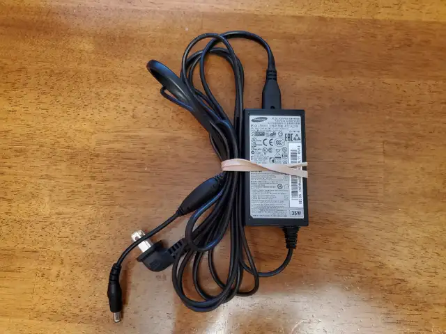 Adaptateur d'alimentation Samsung 14v 2.5a pour moniteur et TV in General Electronics in City of Montréal - Image 2