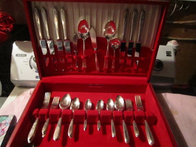 GROSVENOR silverware set for 8 in Arts & Collectibles in Cole Harbour - Image 2