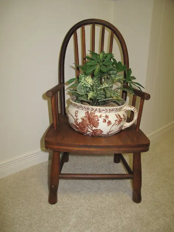 ANTIQUE VINTAGE CHILD'S COMMODE CHAIR - POTTY CHAIR in Arts & Collectibles in Guelph - Image 6