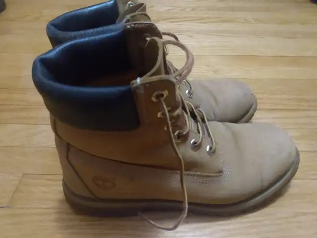 Size US 8.5 Vintage Women's Leather/Suede Timberland Boots Wheat in Women's - Shoes in City of Toronto - Image 4