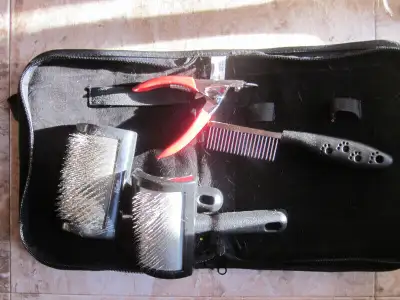Trousse de toilettage pour chien ou chat, etc. Colliers avec bande reflechissante. Protestez votre c...