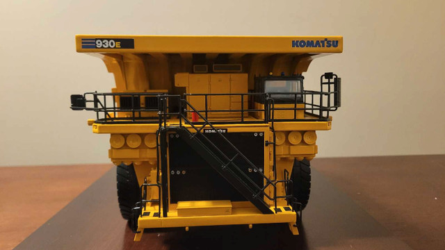 Komatsu 930E in Arts & Collectibles in Fort McMurray - Image 3