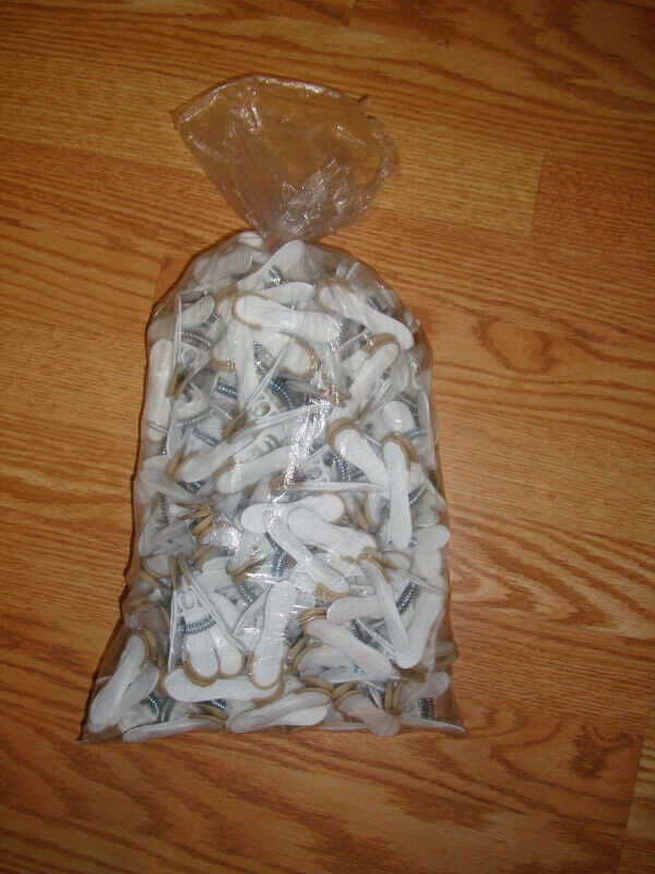 Like New Non-Slip Hanger Clip Clothes Pegs - $8 for a pack of 20 in Bathing & Changing in Ottawa - Image 3