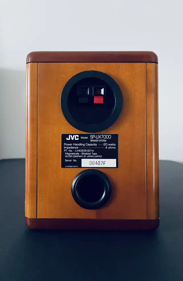 1 X JVC Mini Bookshelf Stereo Full Range Speaker (Japan) in Speakers in Markham / York Region - Image 8