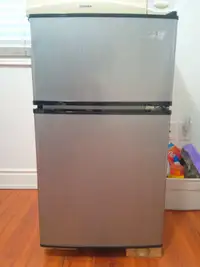 ARCTIC KING 3.3 cu.ft Double Door compact Refrigerator / Freezer