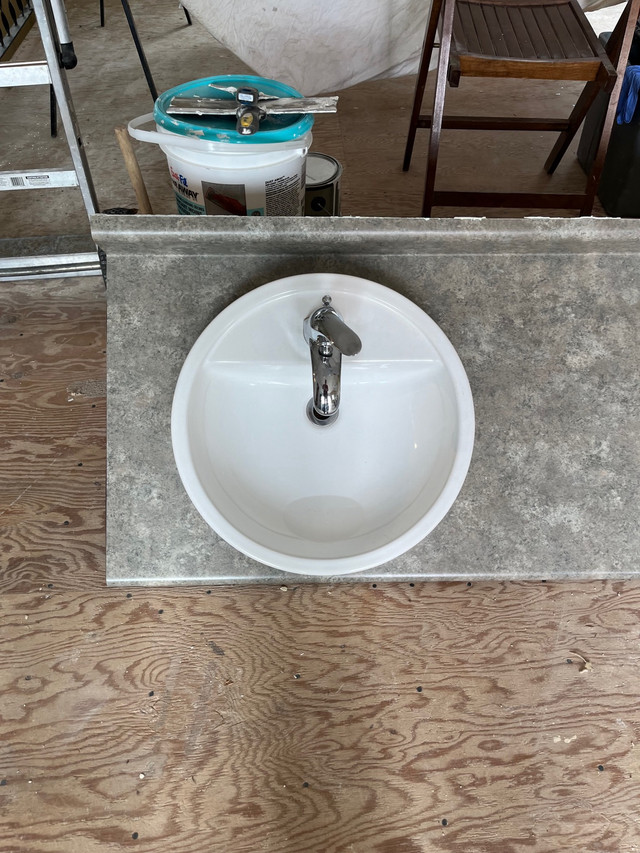 6ft counter top with sink and taps. Great condition  in Cabinets & Countertops in Moose Jaw