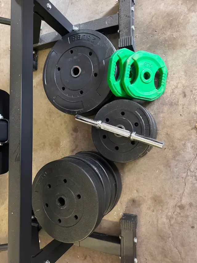 Bench Press With Bar And Weights in Exercise Equipment in Ottawa - Image 7