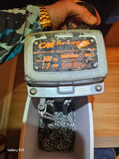 This is a CM Hurricane 360 500Kg (1/2 Ton) chain hoist, perfect for any heavy lifting needs in your...