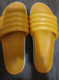 Womans sandals size 9
