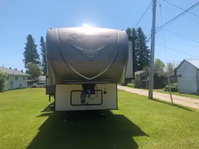 I'm selling a 2015 Forest River Surveyor fifth wheel, measuring 29 feet in length, it's ready for ne...