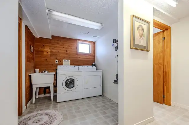 4-Bedroom Sublease in 4-Bedroom House in Short Term Rentals in Kitchener / Waterloo - Image 4