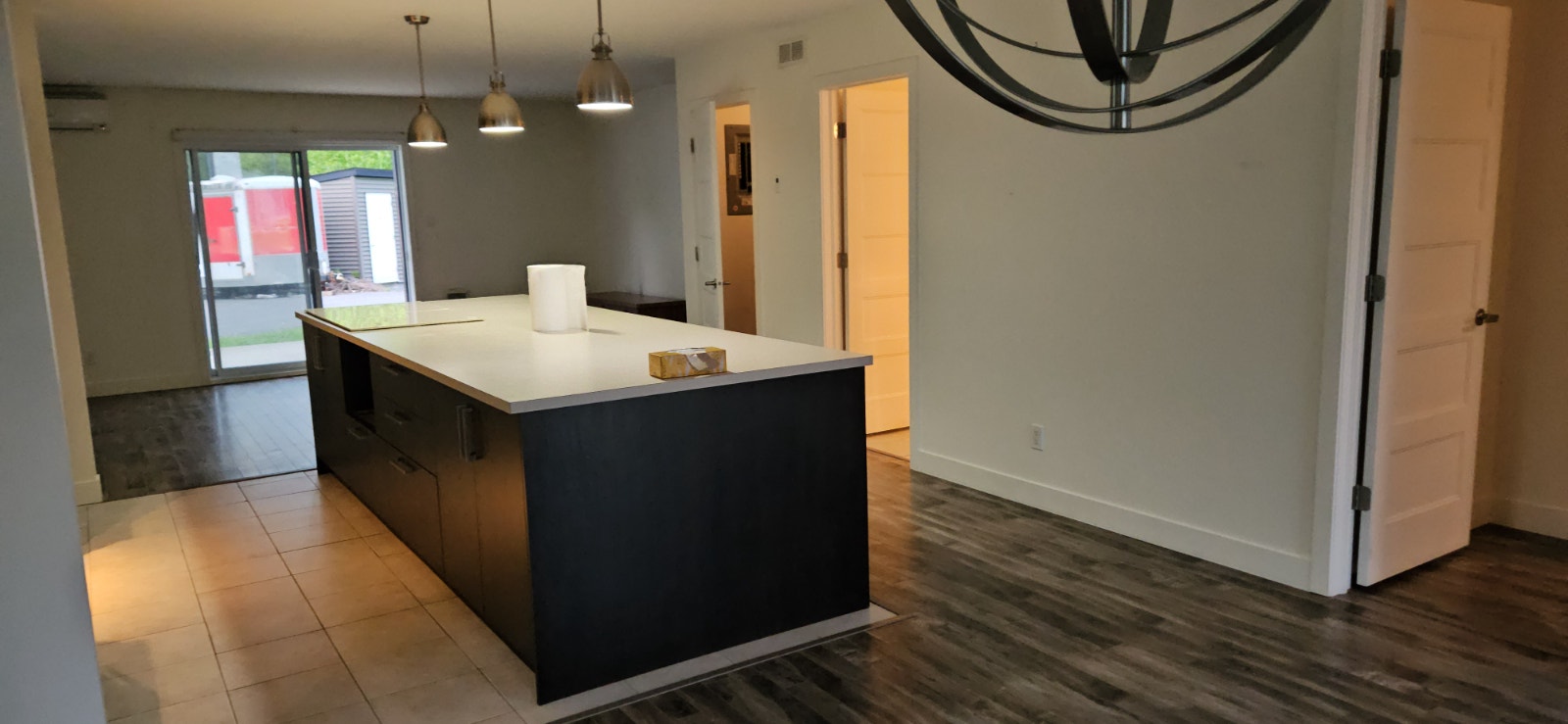 Superbe logement de 1045 pi² – Rez-de-chaussée de quadriplex — photo 2