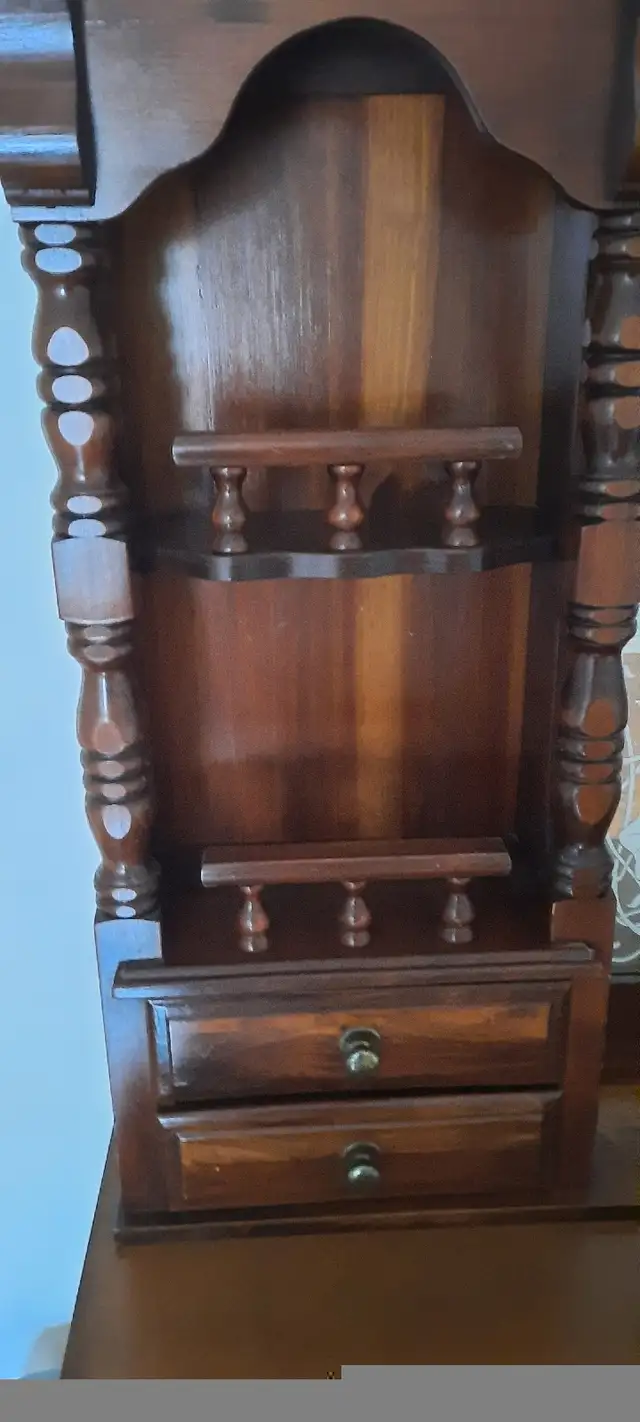 Dresser mirror only-used in Dressers & Wardrobes in Oshawa / Durham Region - Image 4