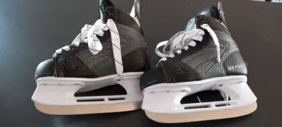 Patins junior gr.13 pour garçon comme neufs, View more