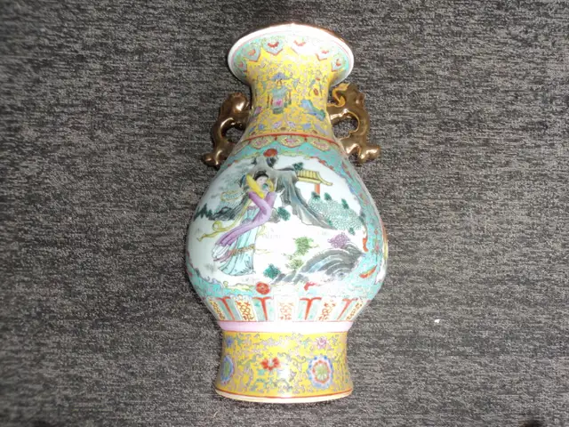 Large Oriental Vase ( Urn ) in Home Décor & Accents in Red Deer - Image 4