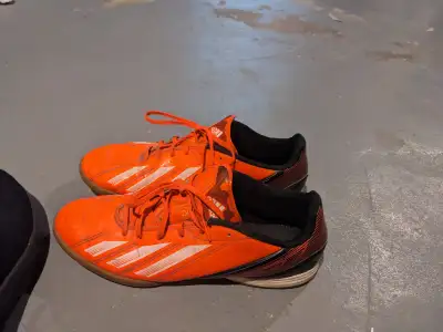 Adidas  men shoes size 9 1/2, View more