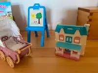 Chambre bébé avec jouets et personnages Calico Critters T38