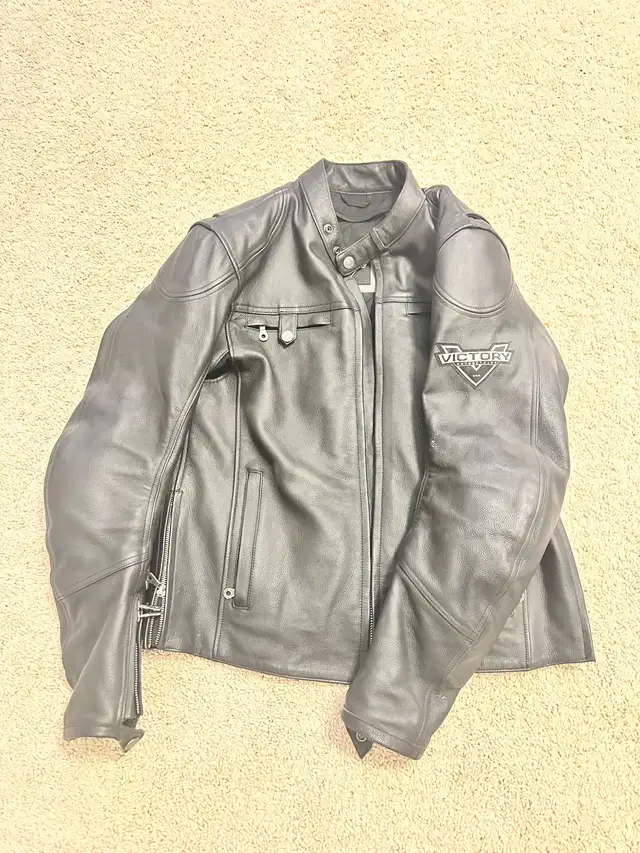 Victory Motorcycle leather jacket in Motorcycle Parts & Accessories in Edmonton - Image 2
