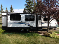 Beautiful 2018 Outback 260 uml travel trailer for sale