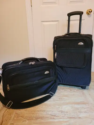 Excellent condition carry-on. Easy extendable handle and free-flowing wheels. Clean and barely used....