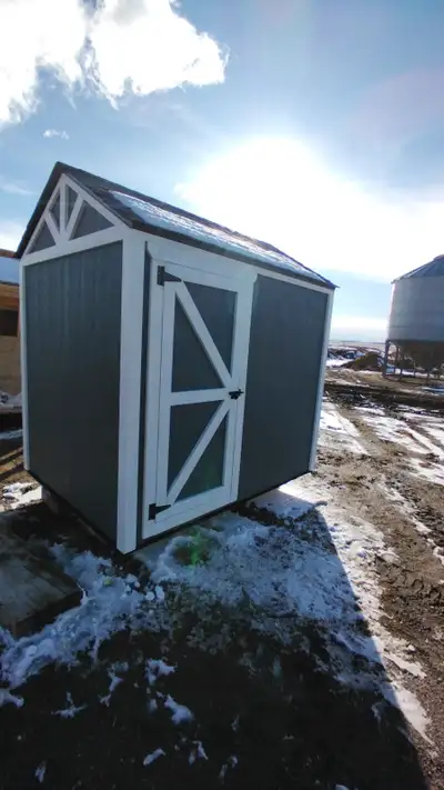 Beautiful new unused 6x8 Chicken Coop. Fully finished interior with 3/8 osb, plywood floor, and a sl...