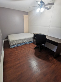 Private room near Lancaster mall and Walmart 