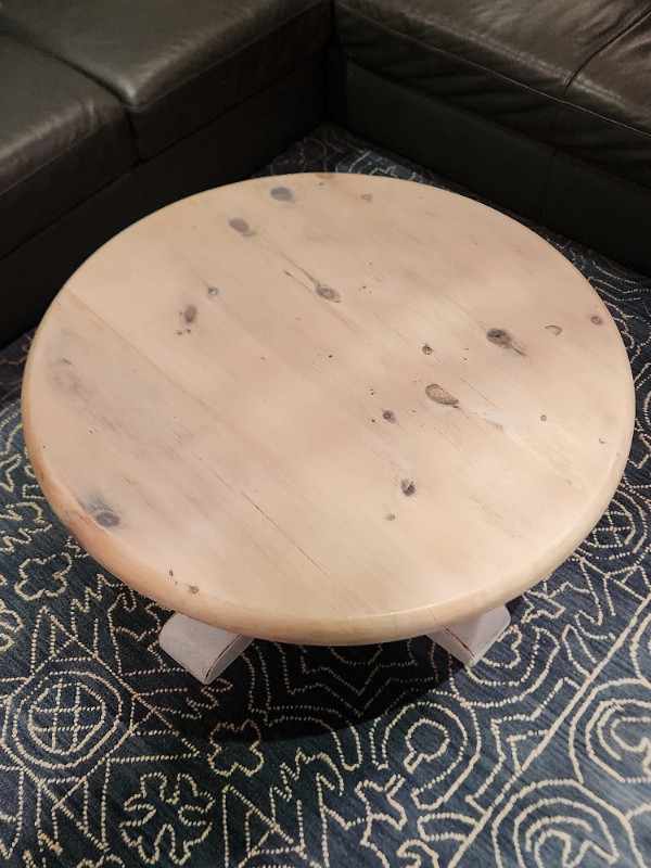 Solid wood coffee table in Coffee Tables in Cambridge - Image 2