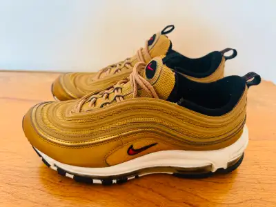 Nike Air Max - gold Women's Size 10 rarely worn, like new PICK UP AND CASH ONLY