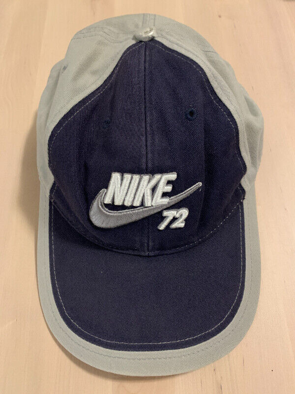 Nike hat in Men's in Markham / York Region