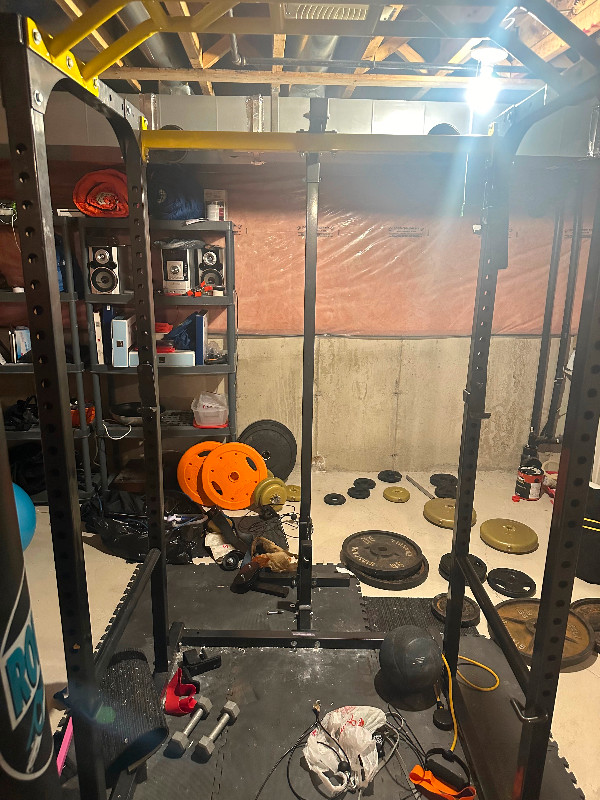 Squat rack with multi position chin up bar in Exercise Equipment in Oshawa / Durham Region