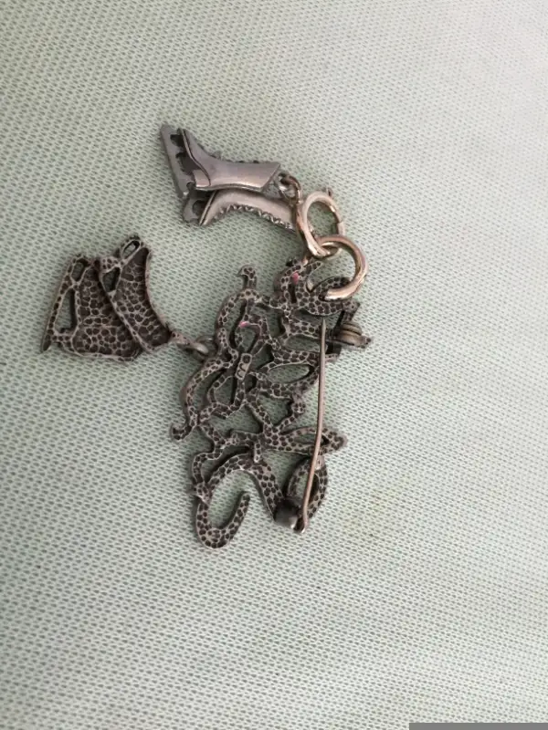 Sideline Sports Pink Soaker Skate Guards + Mitts + Pin Set in Skates & Blades in City of Toronto - Image 9