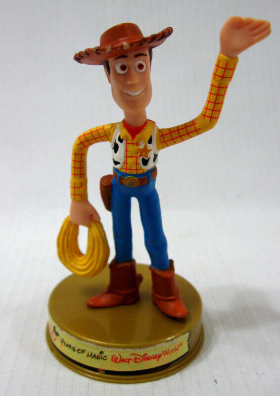DISNEY/MacDONALD 100 Years Of Magic.Toy Story-Woody, Buzz Jessie dans Art et objets de collection  à Ouest de l’Île - Image 2