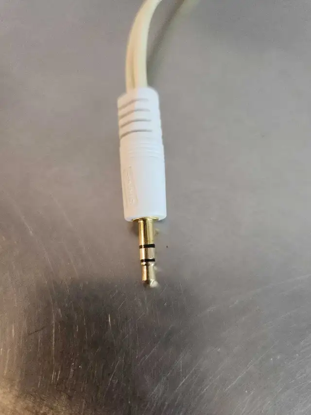 Headphone Splitter in Cables & Connectors in Hamilton - Image 5