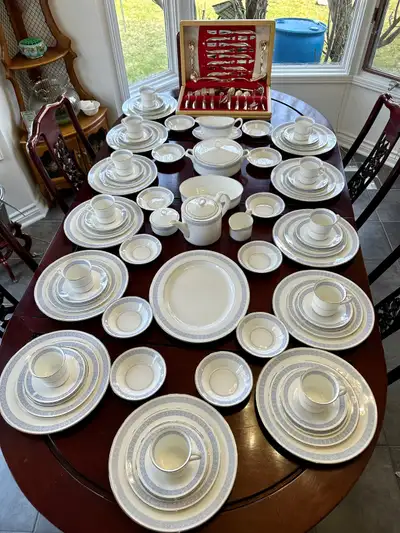 Vintage 1971 Royal Worcester Chelsea Fine Bone China dinner set for 12 plus silver flatware set. Com...
