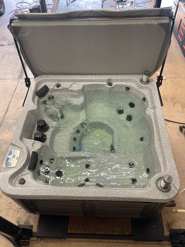 5 Person Arctic Spas Cub Hot Tub with Bluetooth Stereo | Hot Tubs & Pools |  Edmonton | Kijiji