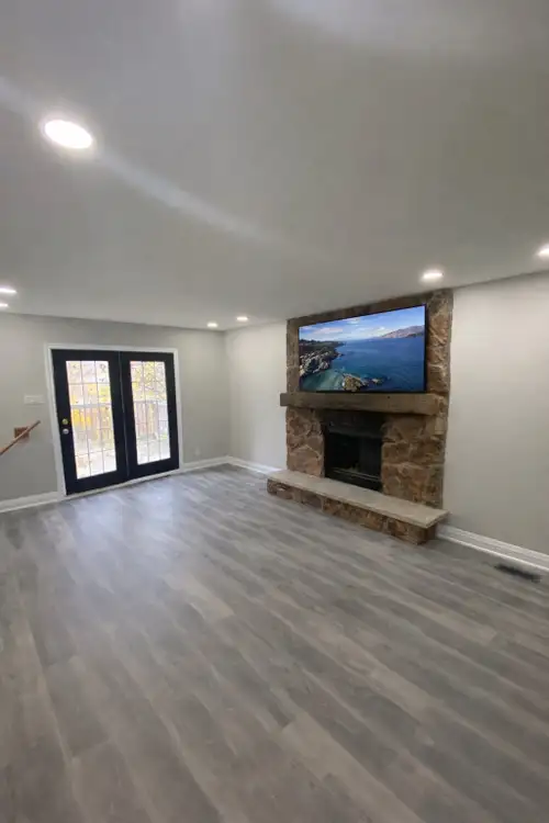 Available April 1 this newly renovated 2 bedroom house extension. Conveniently walking distance to y...