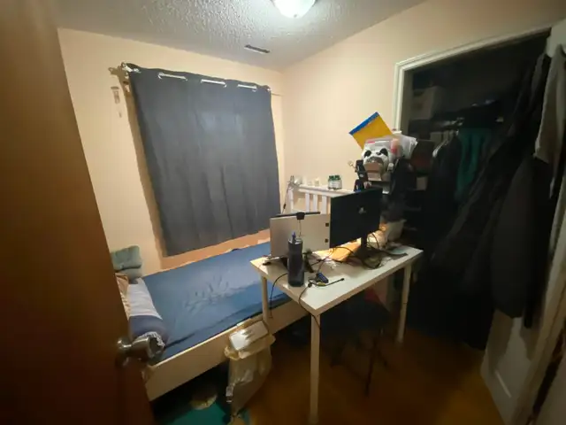 Furnished room 2 mins to Rundle Station