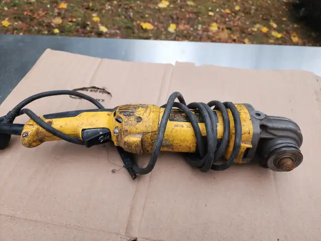 DeWalt D28065 Angle Grinder (125mm)423430576868567045
